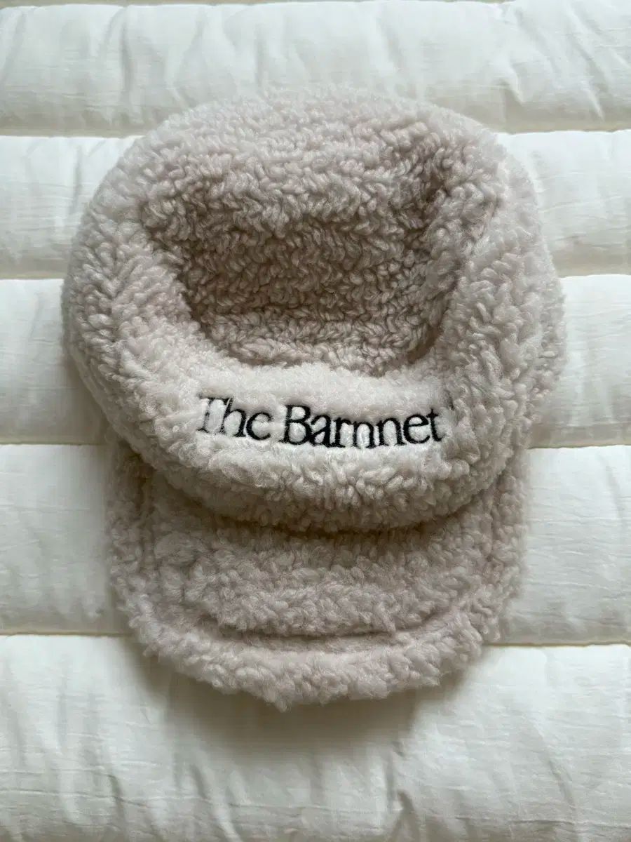 ザ バーネット Ivory Curly Logo Cap