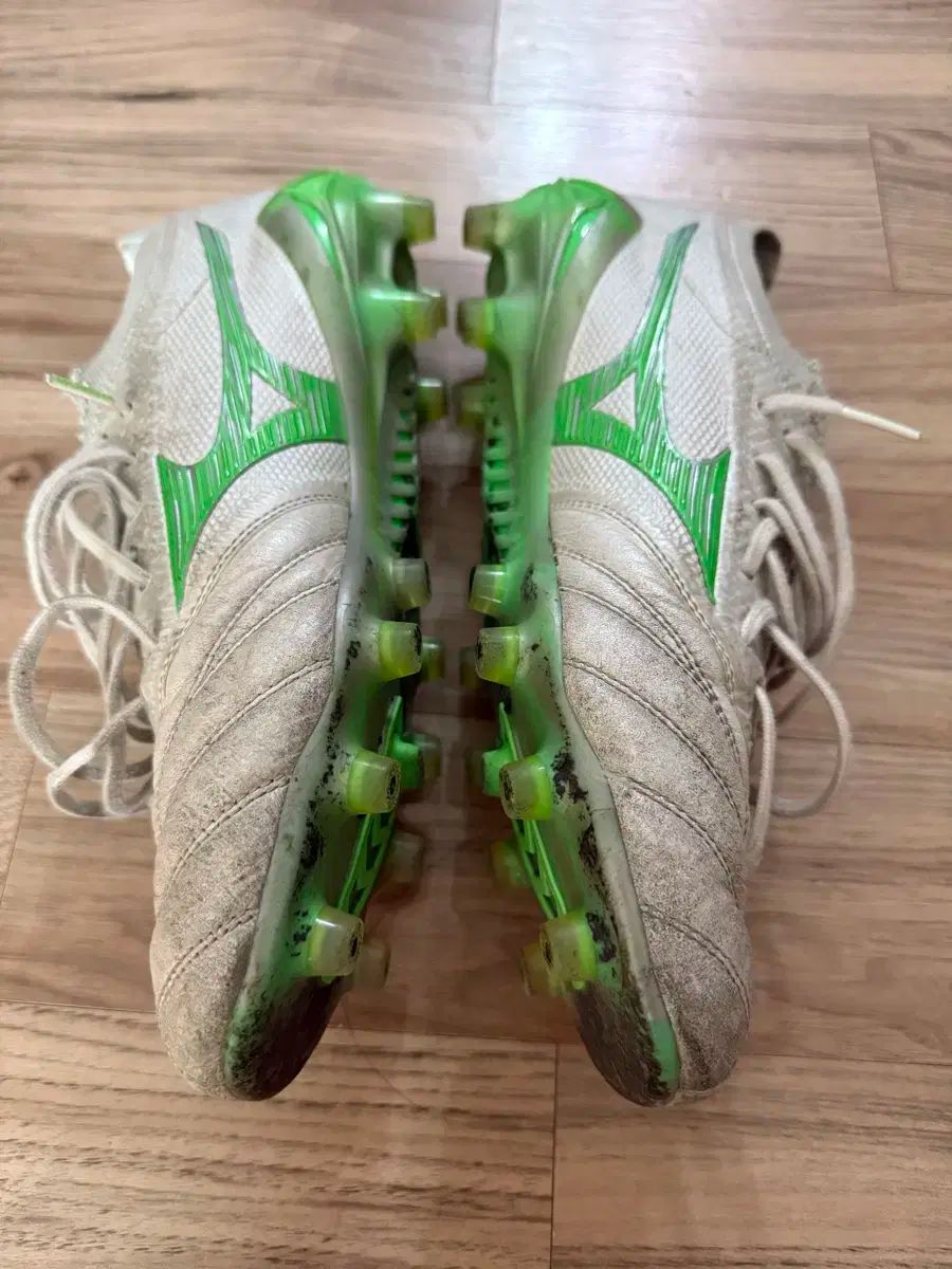 ミズノ モレリア NEO 4 ベータ ジャパン