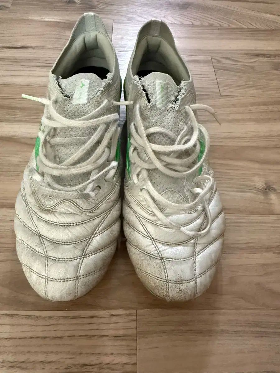 ミズノ モレリア NEO 4 ベータ ジャパン