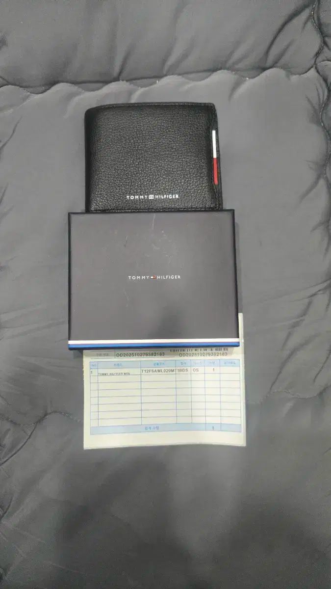 トミーヒルフィガー ブラック 二つ折り財布