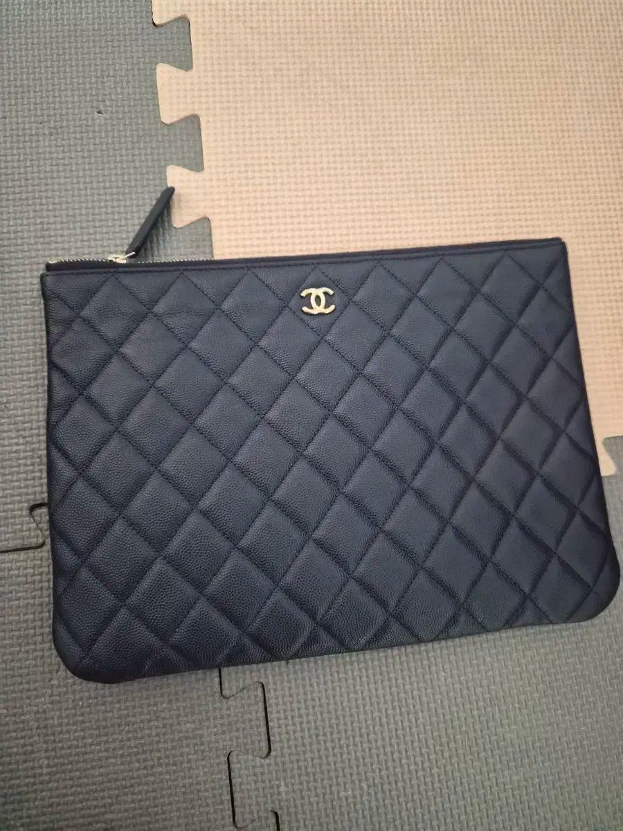 シャネル クラッチバッグ Classic ニューミディアム ネイビー ゴールド金具