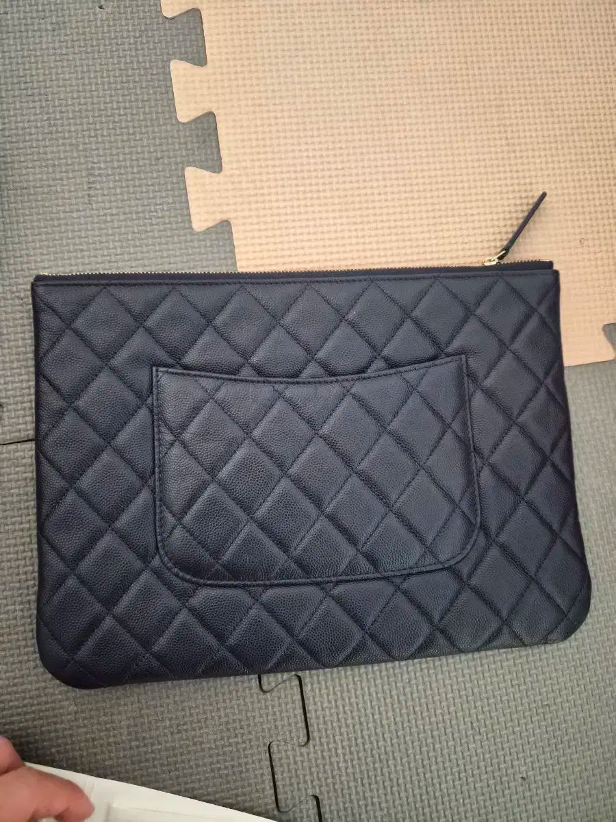 シャネル クラッチバッグ Classic ニューミディアム ネイビー ゴールド金具