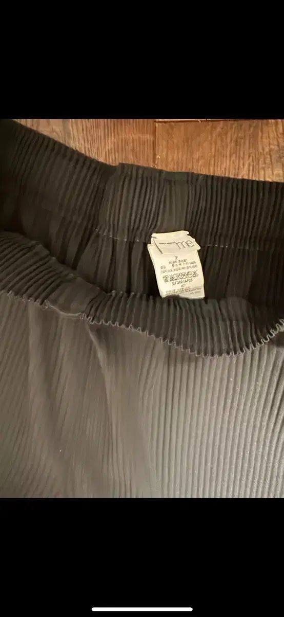 ISSEY MIYAKE me プリーツ ワイド パンツ ブラック