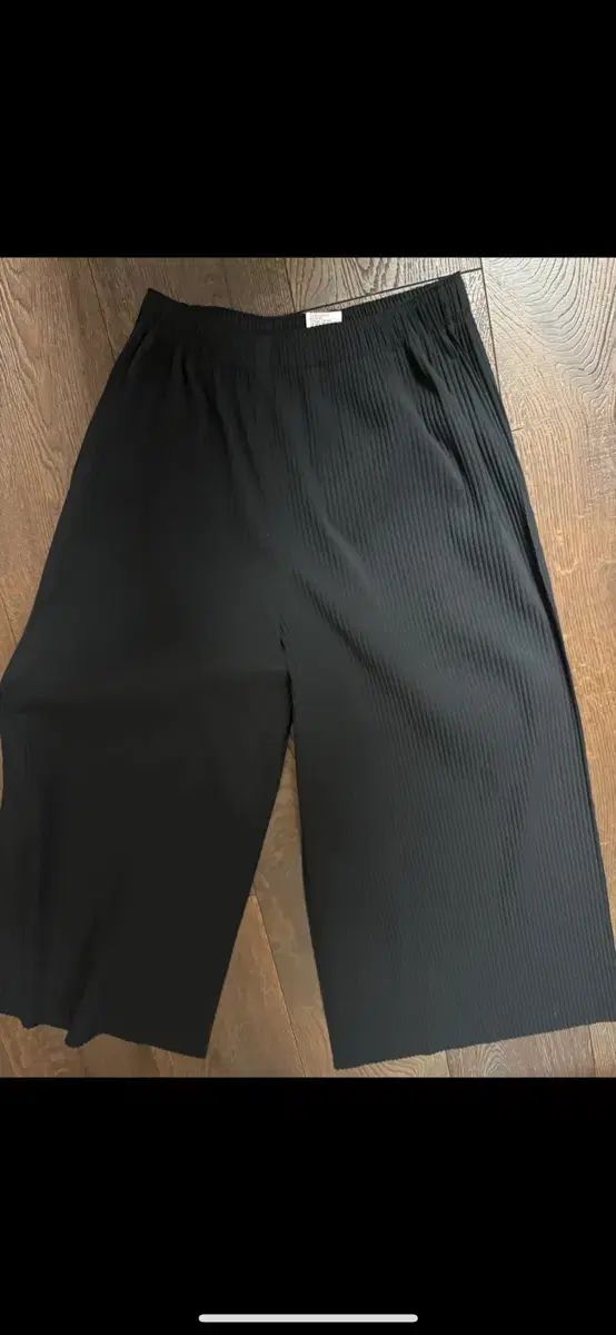 ISSEY MIYAKE me プリーツ ワイド パンツ ブラック