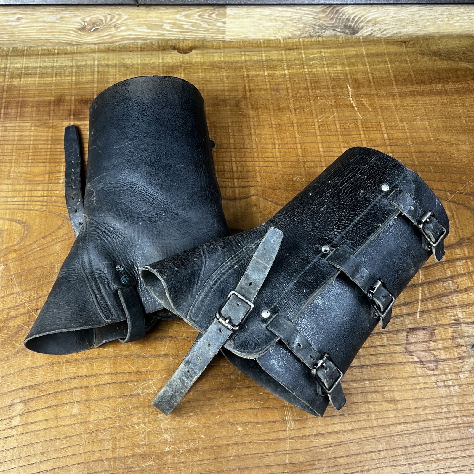 スイス軍放出品 レザーレギンス TAZ57 ゲートル [ つなぎ目あり / 難