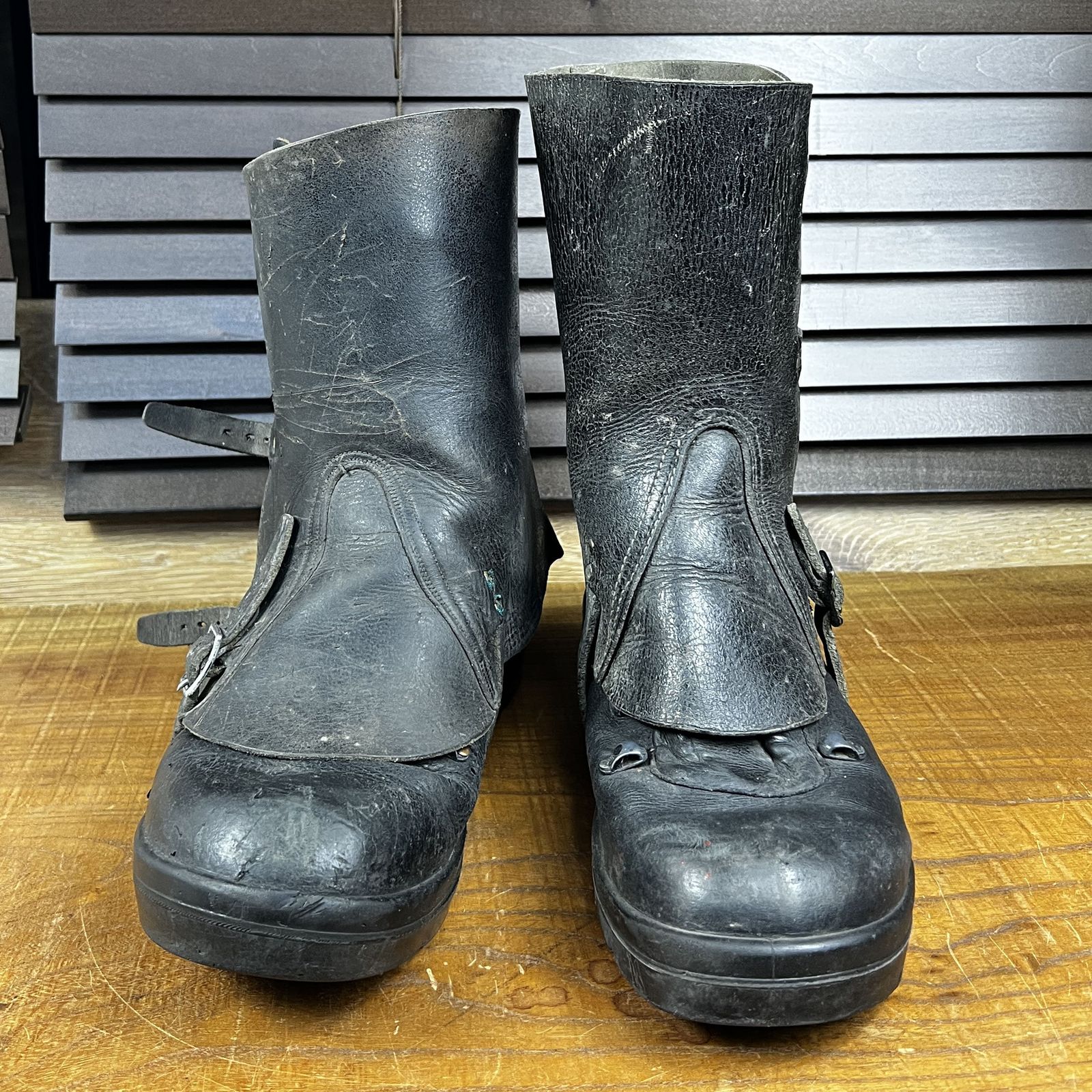 スイス軍放出品 レザーレギンス TAZ57 ゲートル [ つなぎ目あり / 難