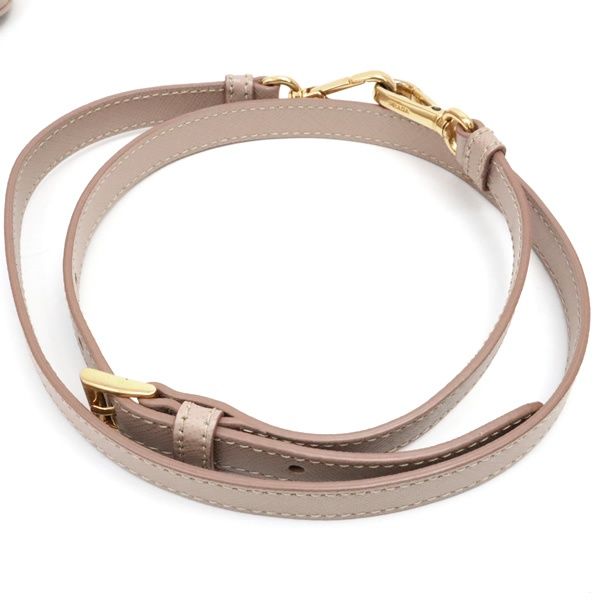 ピンクベージュ