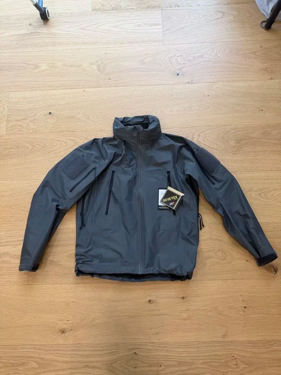 アークテリクス リーフ アルファ 젠2 M グレー