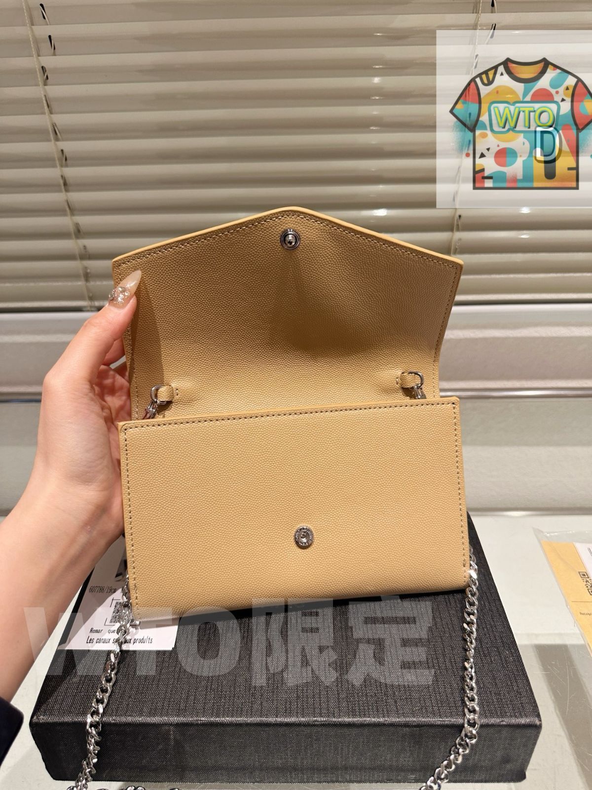 WOCチェーン封筒型バッグ 耐摩耗性の高い牛皮で質感豊か-WTO輸入-LDW20