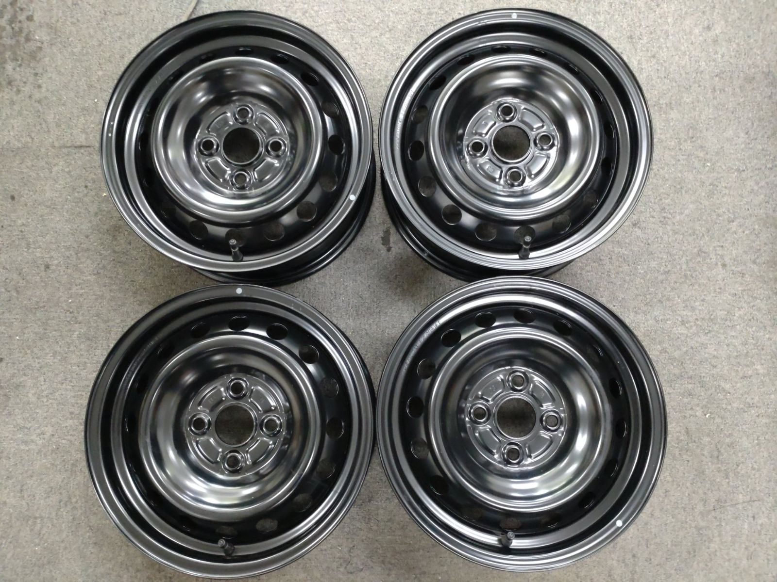 TOYOTA トヨタ ヤリス 14インチスチールホイール PCD 100 4 H ET 40 14 5 J ハブ54 mm 4本セット