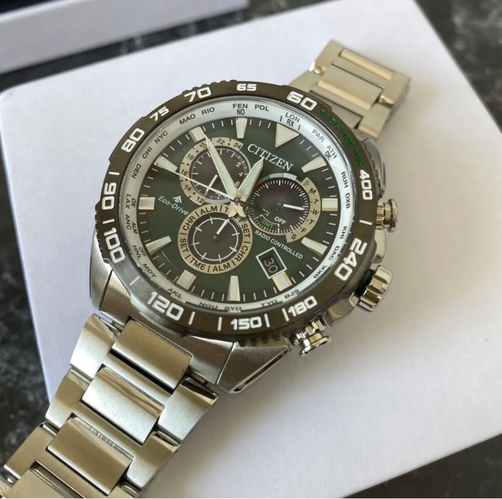 グリーン文字盤