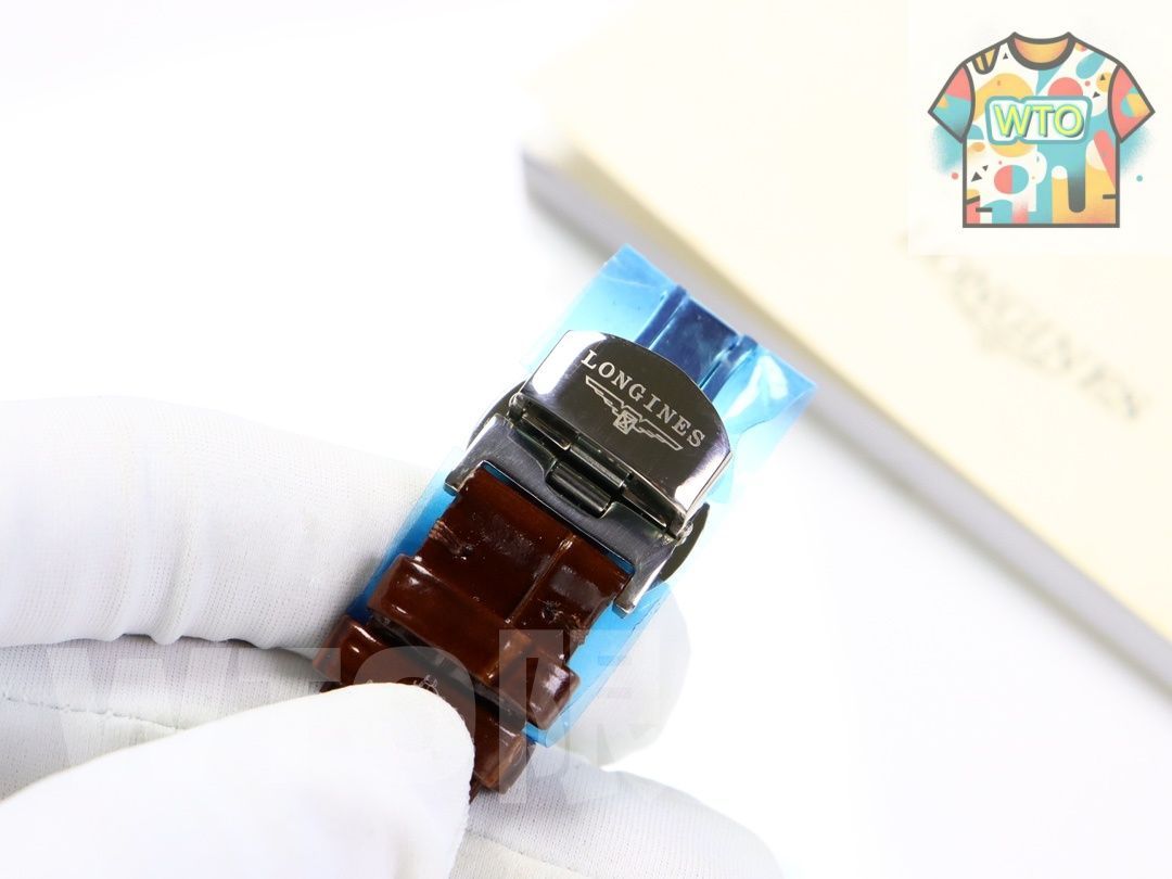 コンプティションシリーズ サファイア凸面ガラス風防を採用