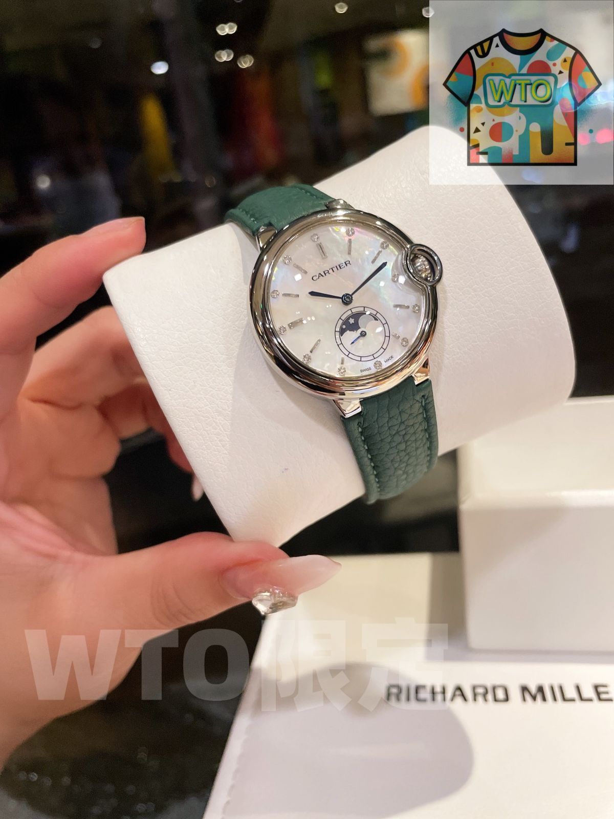 今日 Cartier カルティエ Ballon Bleu Peacock Green Quartz Watch