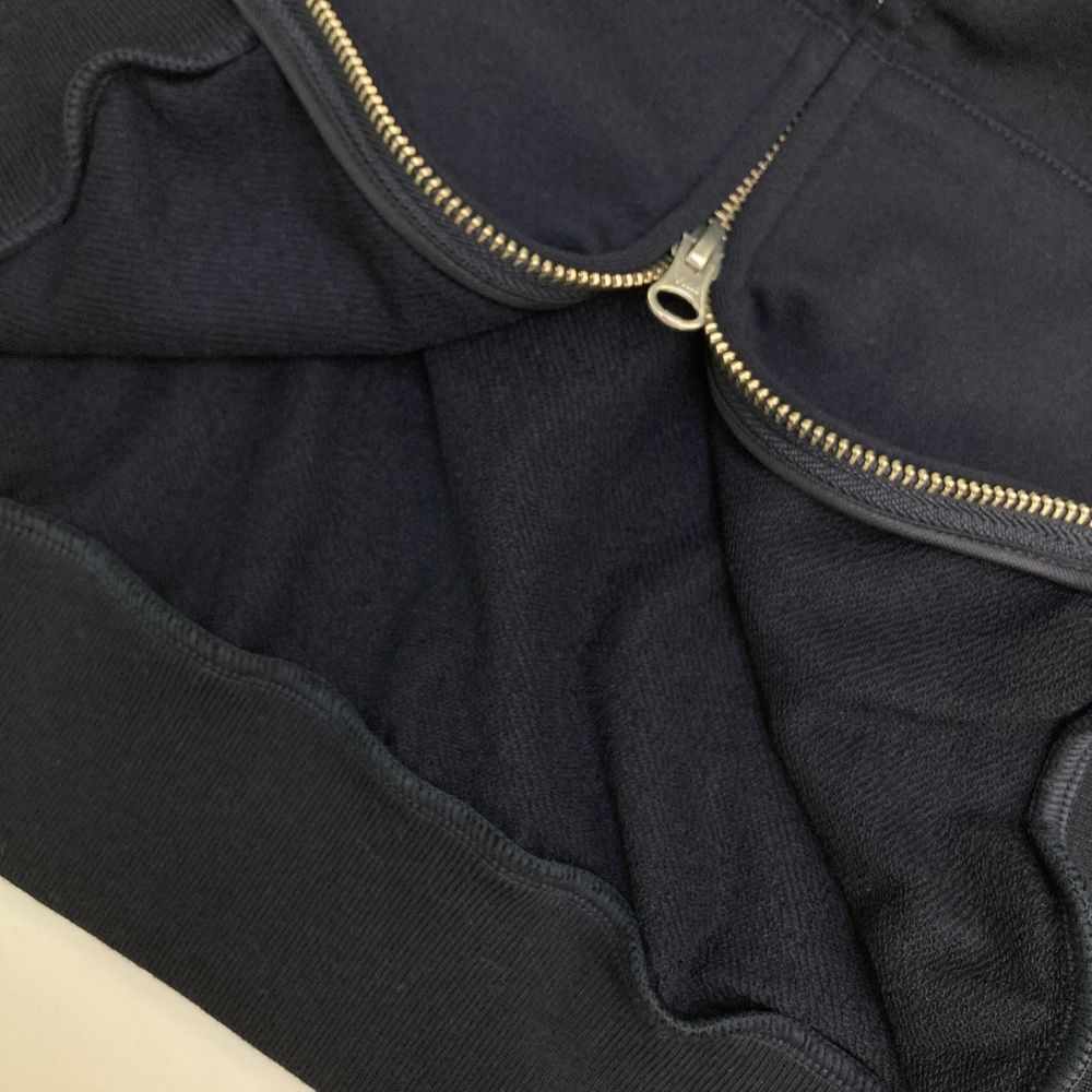 ジップパーカー