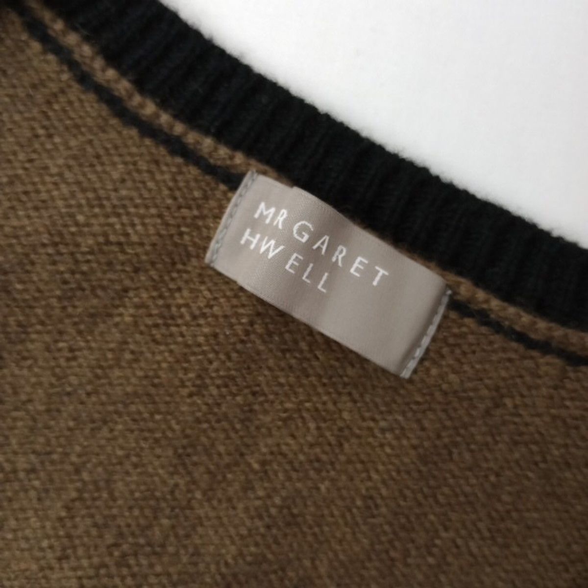 MARGARET HOWELL アイボリー Vネックニット MARGARET HOWELL アイボリー Vネックニット MARGARET HOWELL