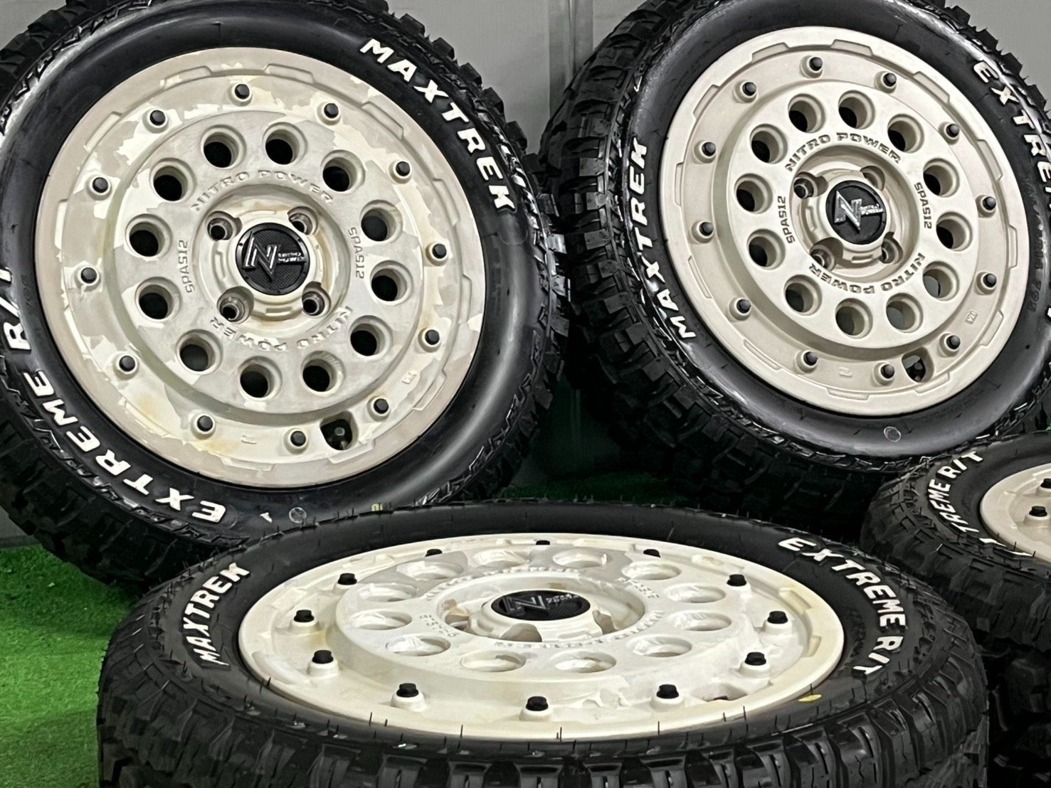 バリ溝 MID NITRO POWER H 12 14 in 4 5 J 45 PCD 100 MAXTREK EXTREAM R T 165 65 ハスラー デリカミニ フ クロスオーバー