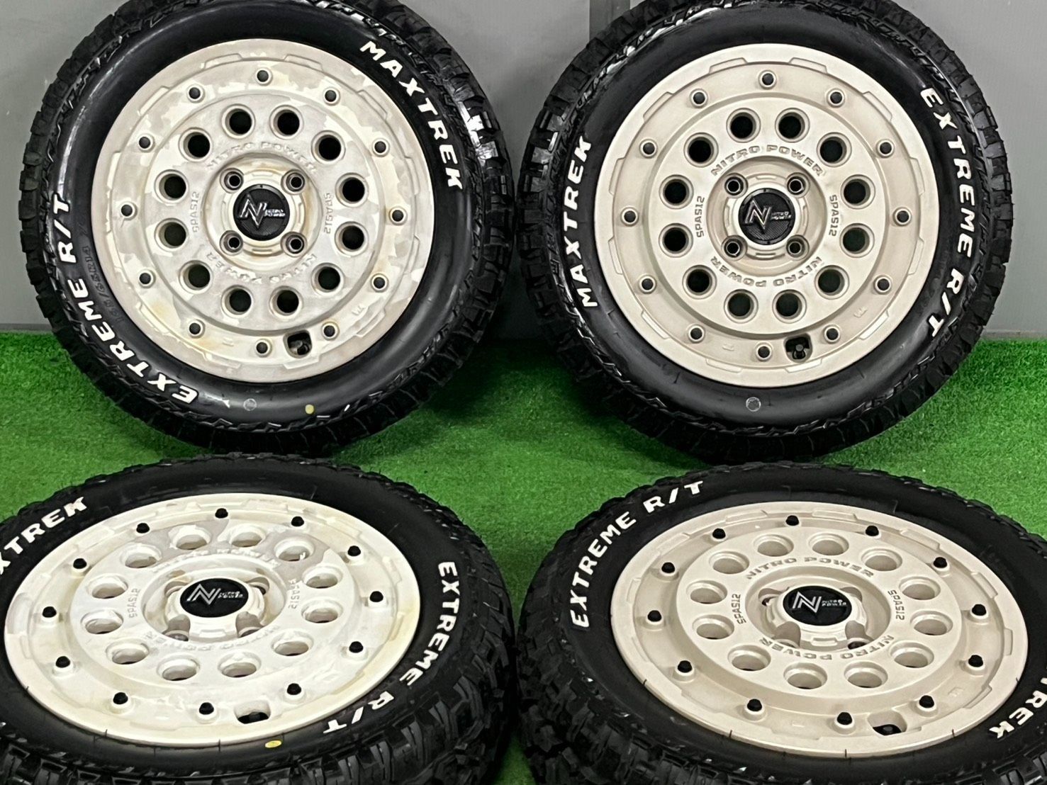 バリ溝 MID NITRO POWER H 12 14 in 4 5 J 45 PCD 100 MAXTREK EXTREAM R T 165 65 ハスラー デリカミニ フ クロスオーバー