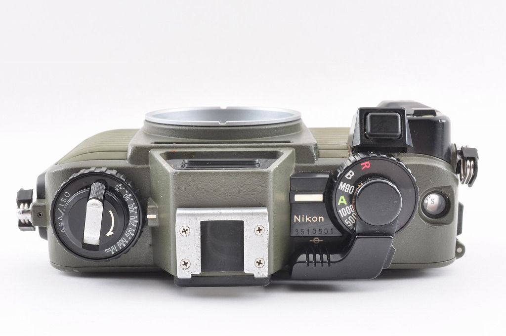 V オリーブグリーン