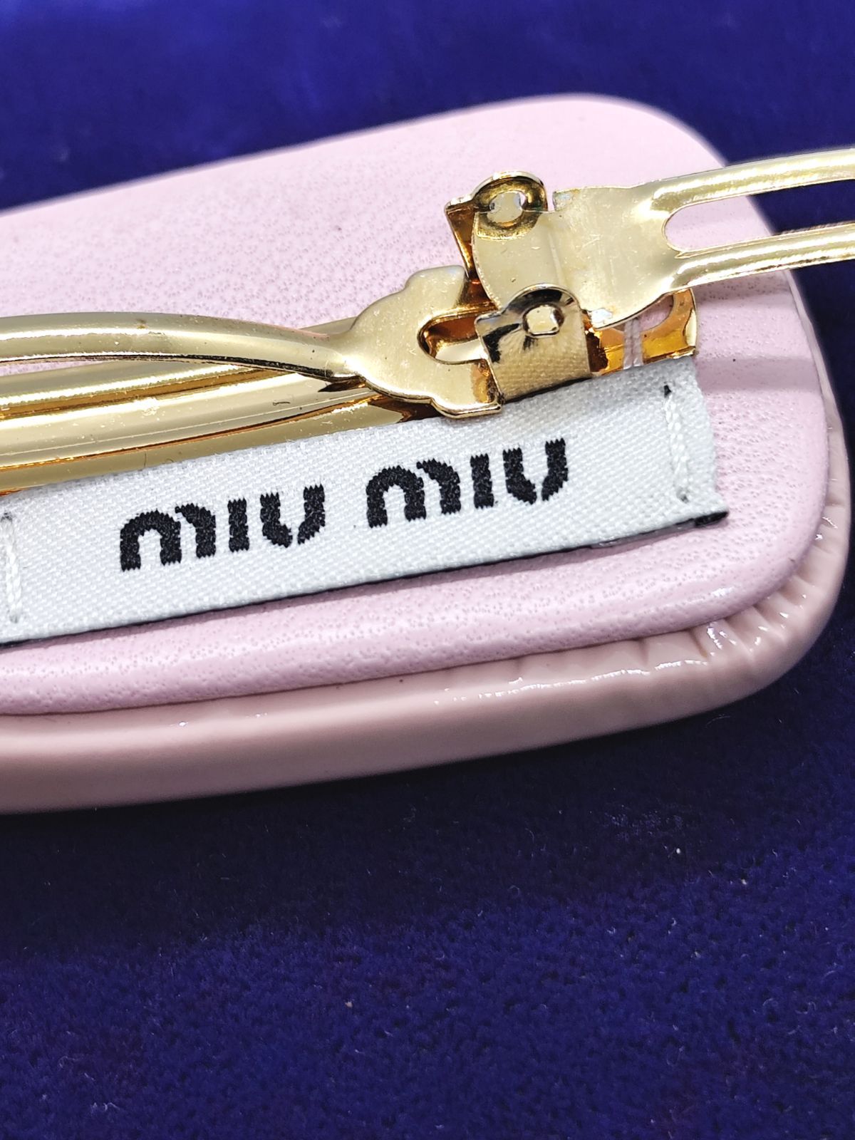  miumiu ミュウミュウ バレッタ ヘアクリップ ピンク ロゴ その他 アクセサリー
