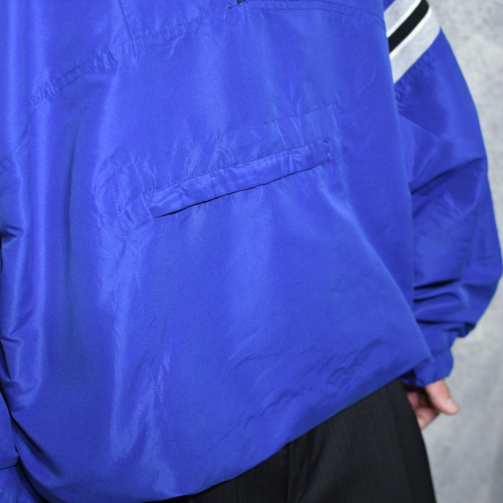 ナイロンプルオーバー