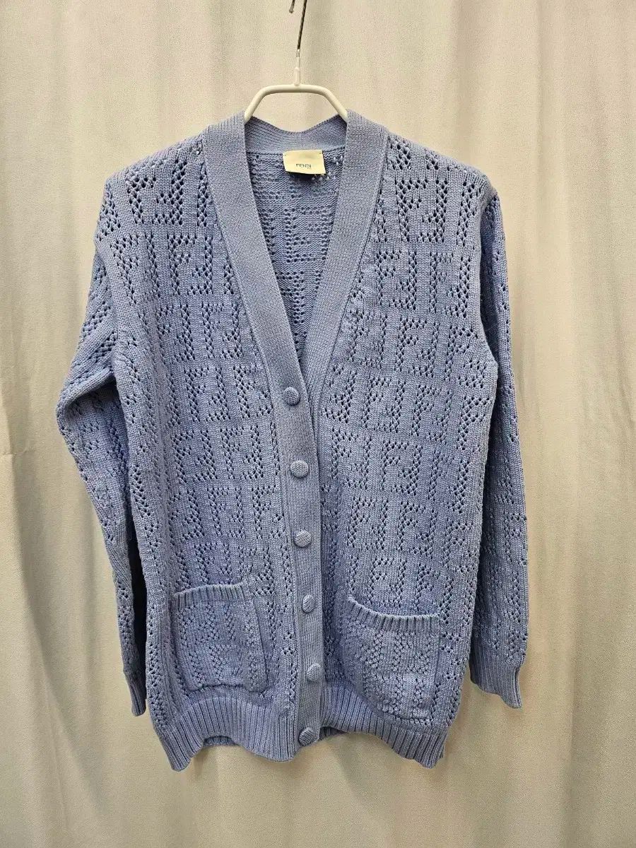 フェンディ FENDI キッズ ベイビー ブルー FF MOTIV モーティブ Vネック ニット カーディガン