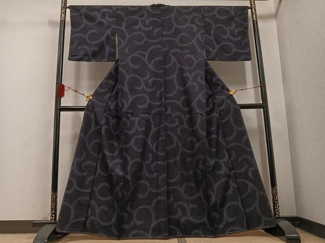 平和屋着物 結城紬 80亀甲 唐草文 正絹 ph