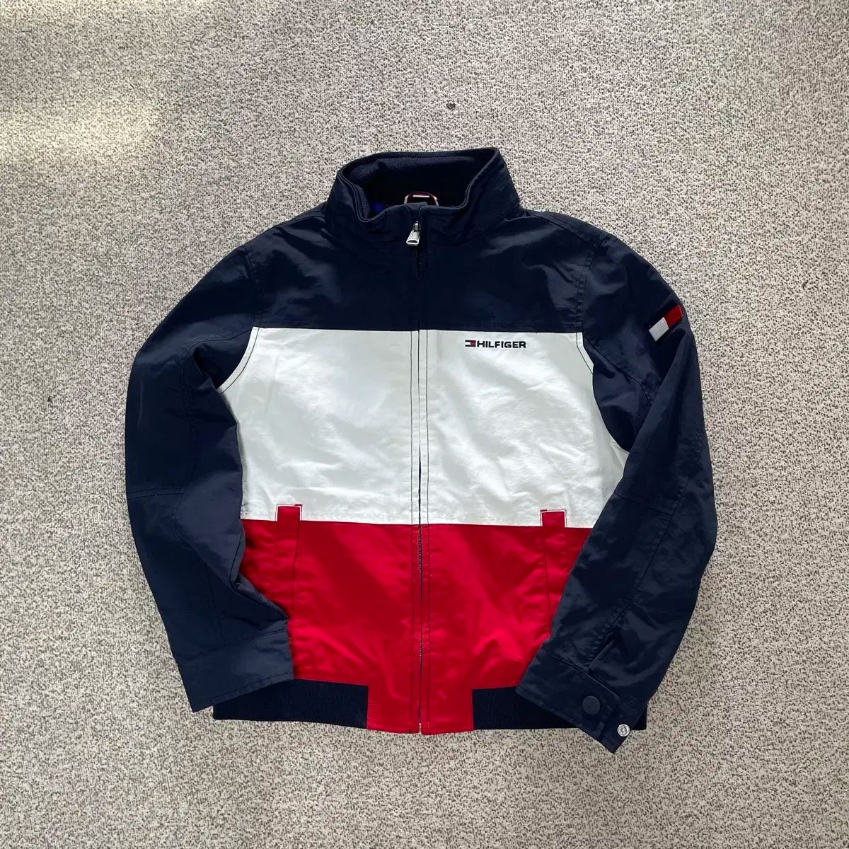 新品，お得 8-10Y Tommy Hilfiger トミーヒルフィガー キッズ カラーブロック ジャケット その他
