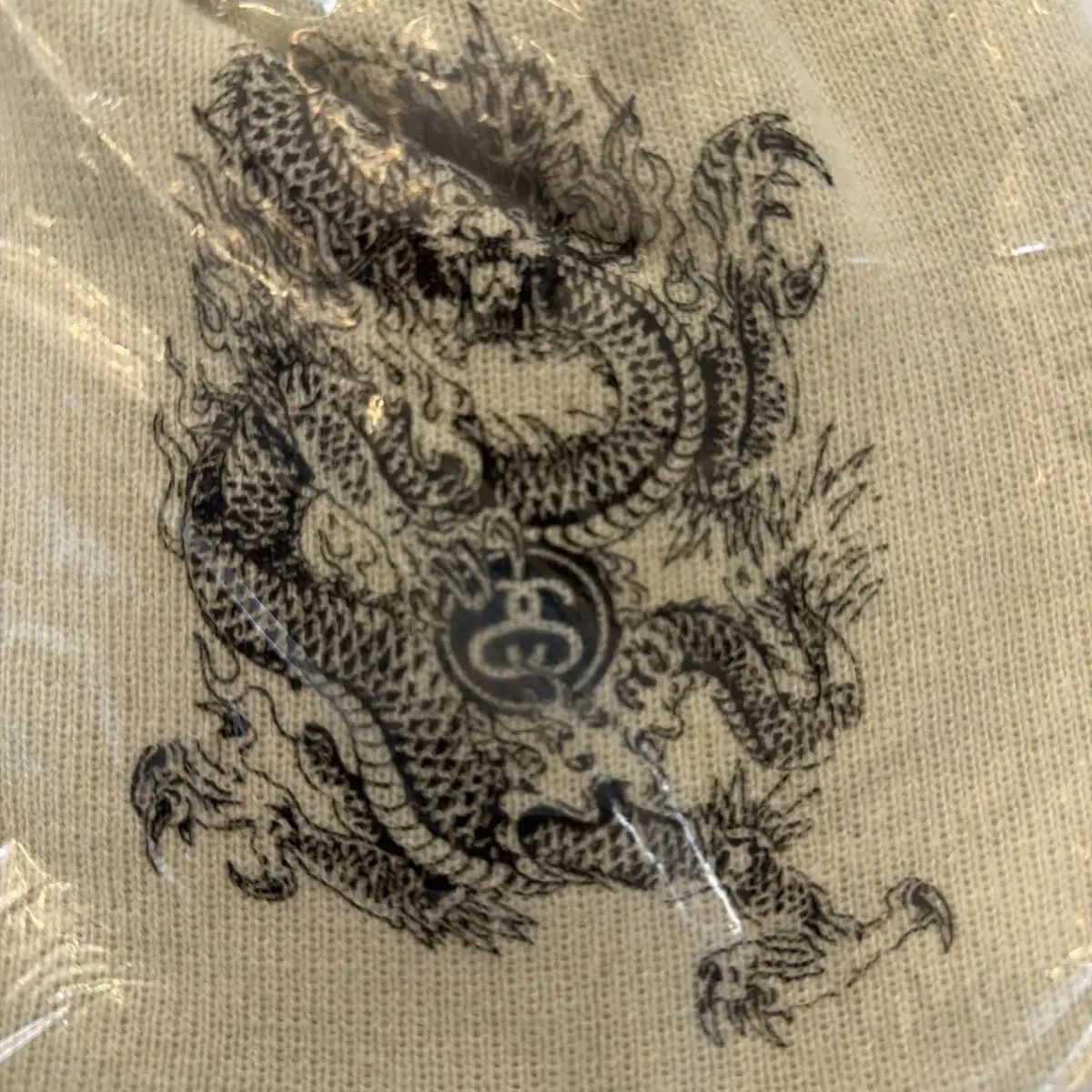 25FW STUSSY スカルキャップ Dragon プリント ビーニー ストーン