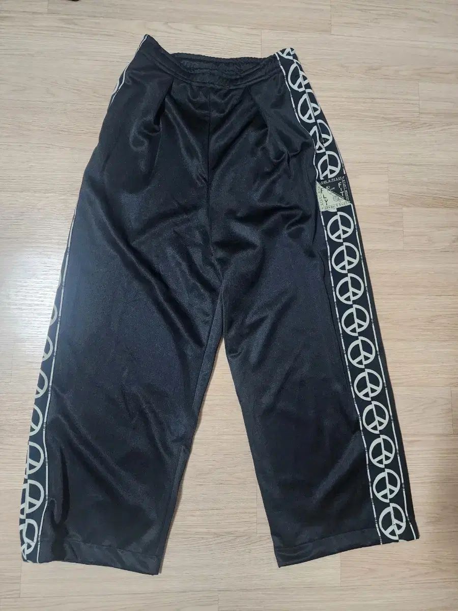 3 キャピタル スムース トラック バギー パンツ