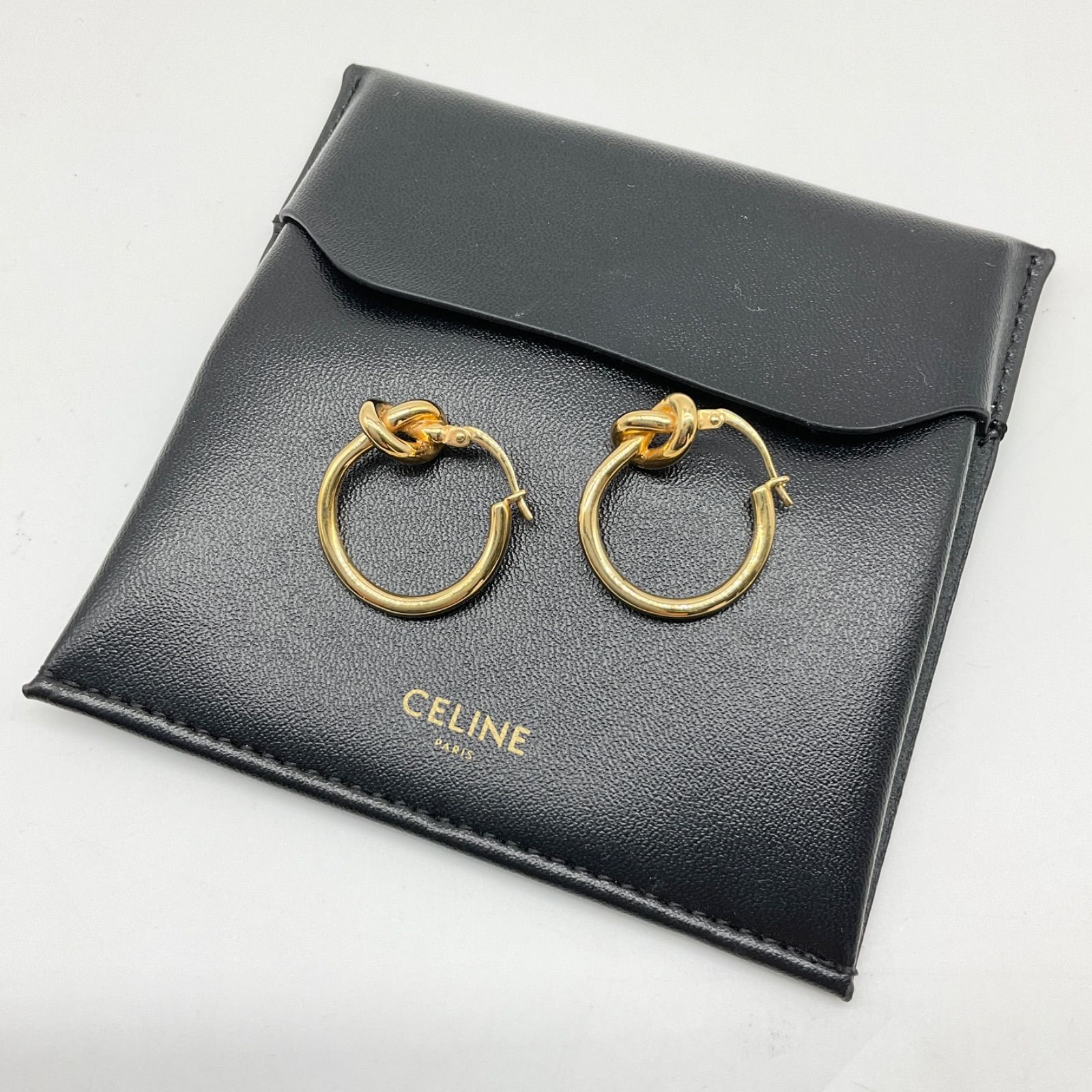 CELINE ゴールドフープピアス 専用ケース付き 保証書付き】CELINE ゴールド フープピアス - メルカリ