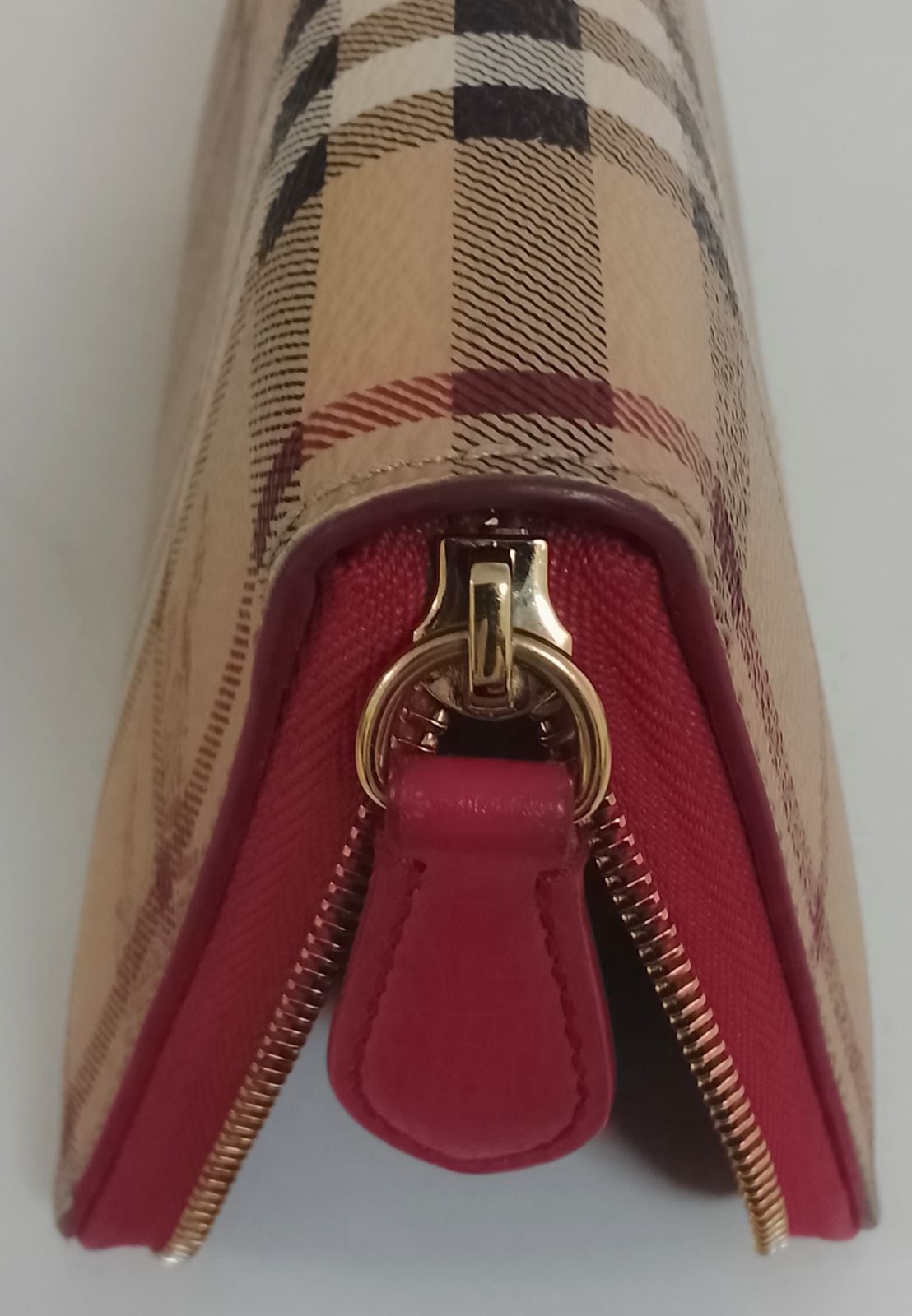 ラウンドファスナー長財布