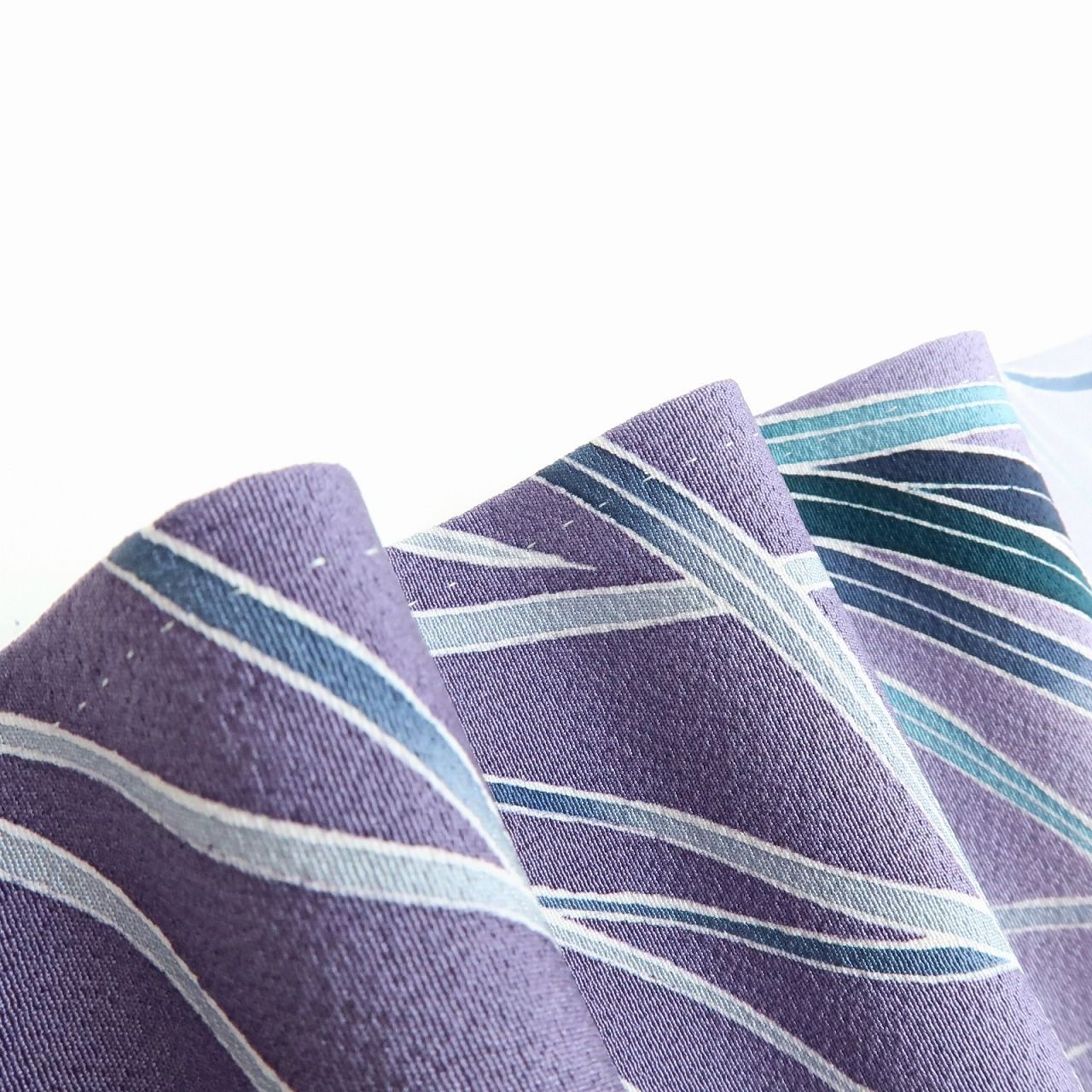 ｍ2163＊美品未着用 正絹 仕付け糸付き 鮫柄 手縫い仕立て 江戸小紋 東レシルック】 江戸小紋着尺 奏美 分銅鮫と万筋 (01)薄紫色| 京都