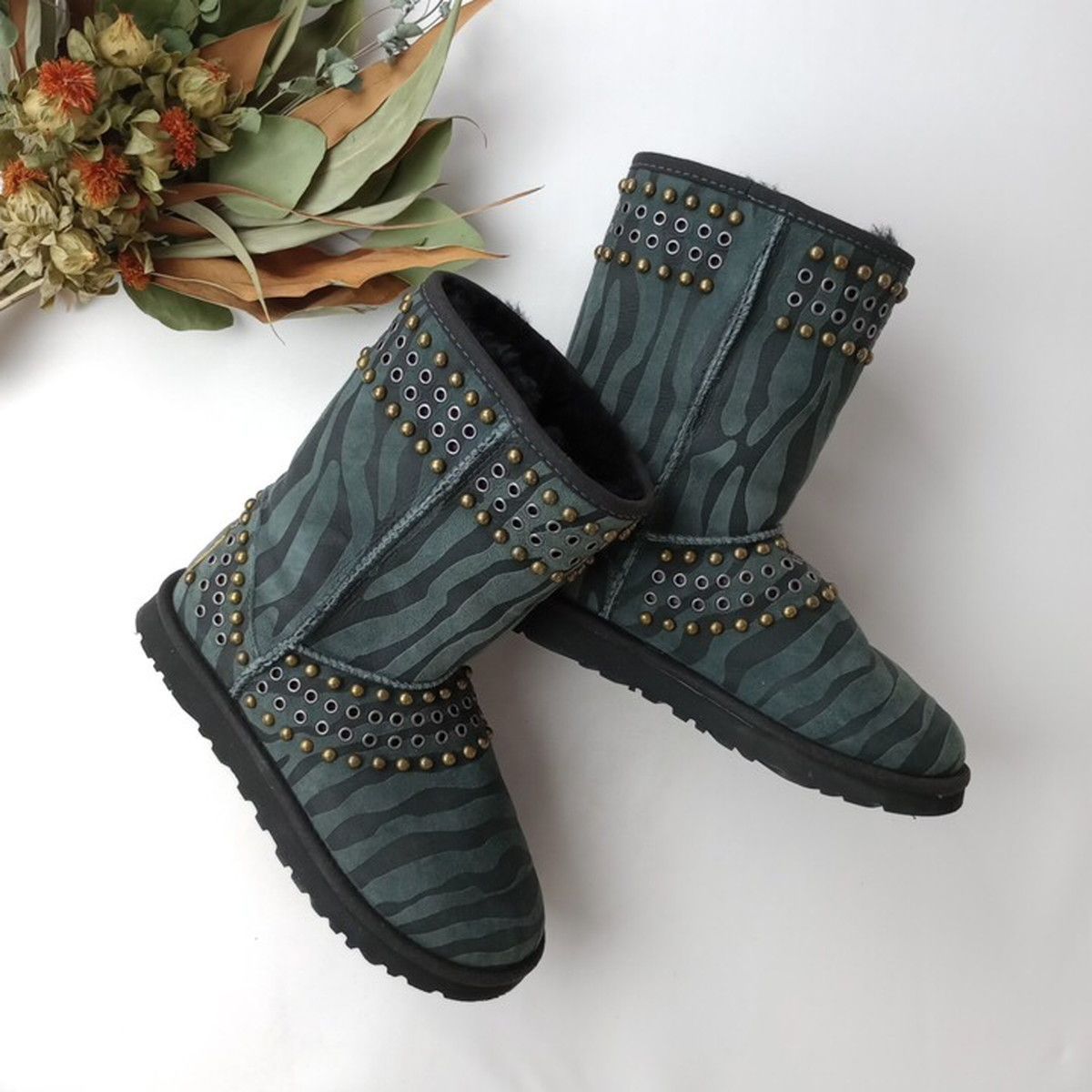 JIMMY CHOO UGG ジミーチュウ アグ ゼブラ柄 ムートンブーツ スタッズ USA 5 グレー ブラック系 96 Y 0507 25 F