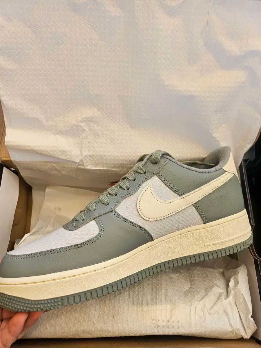  ナイキ エアフォース1 07 LX ミカ グリーン シューズ(男性用) バスケットボール