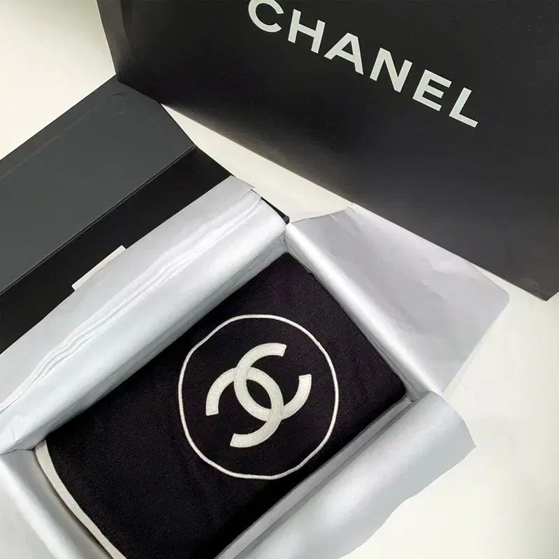 CHANEL シャネル カシミア シルク 円型 CC ロゴ ブラック スカーフ ジェニ マフラー