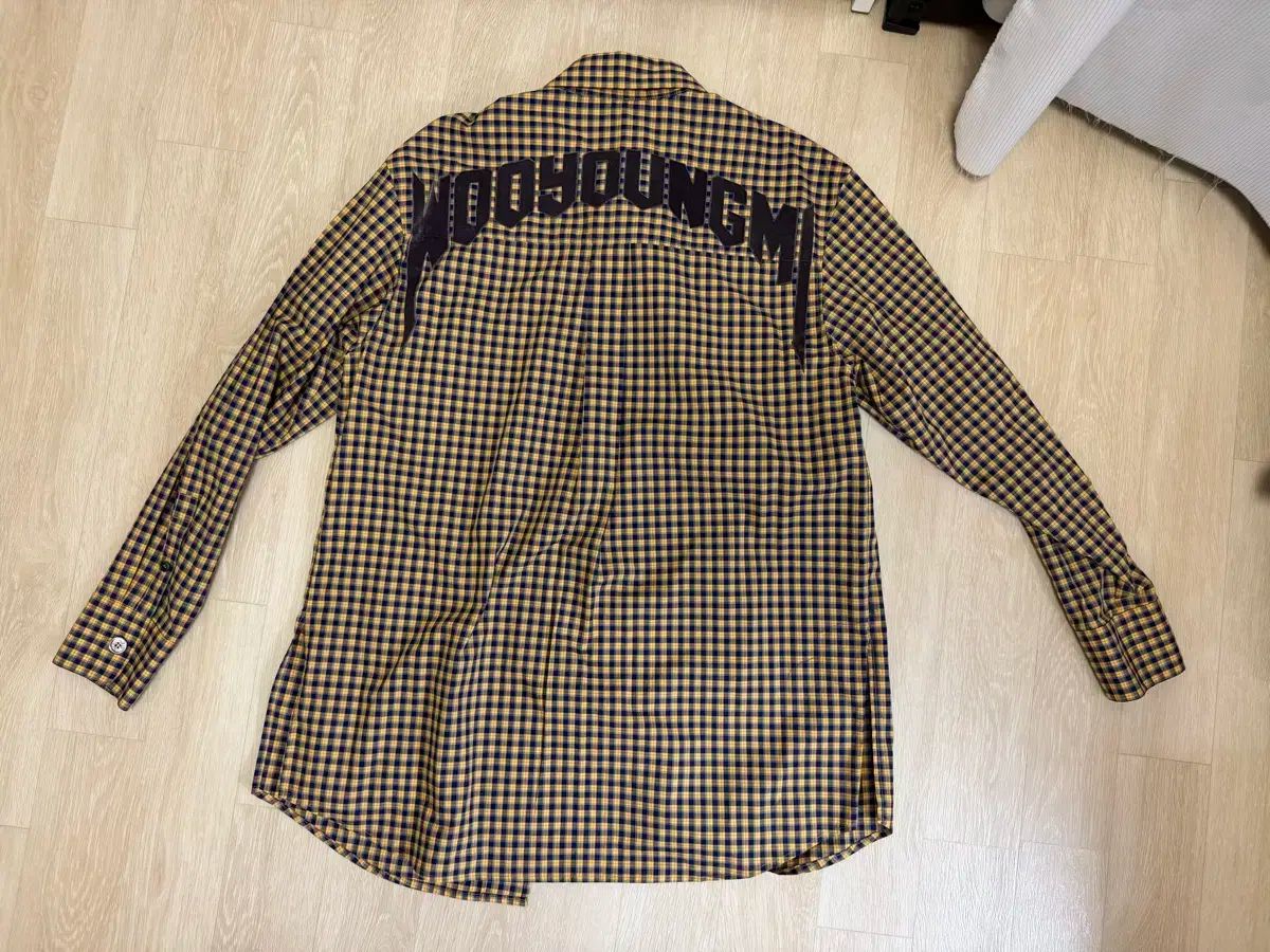 ウーヨンミ バックロゴ