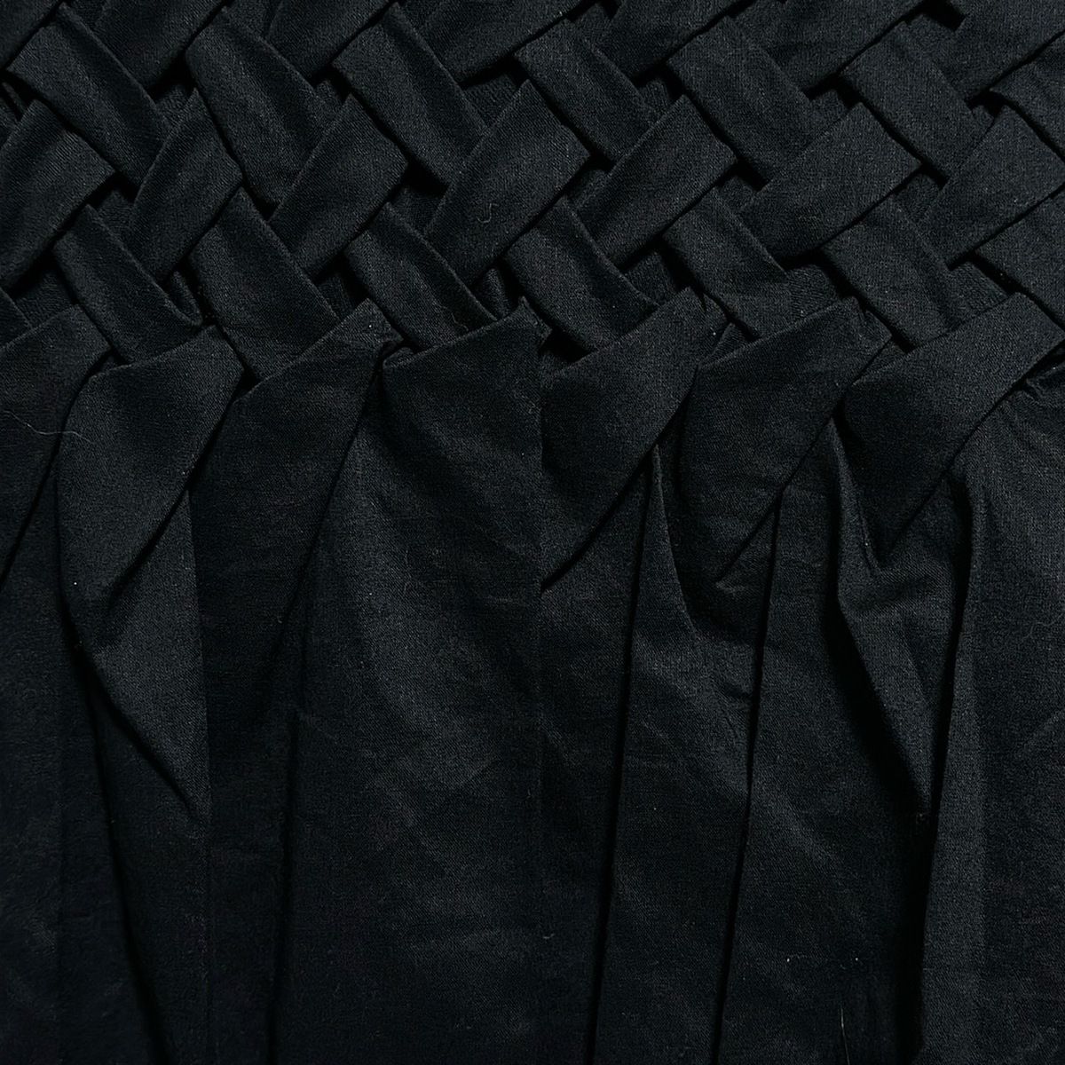 黒 クルーネック