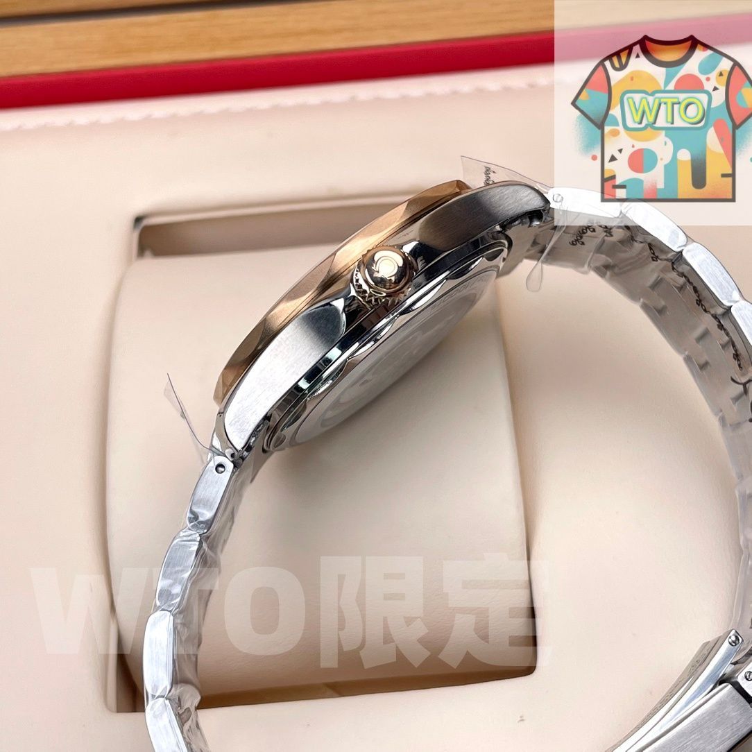 波状凹みセラミック文字盤とセラミックベゼルが完璧に融合