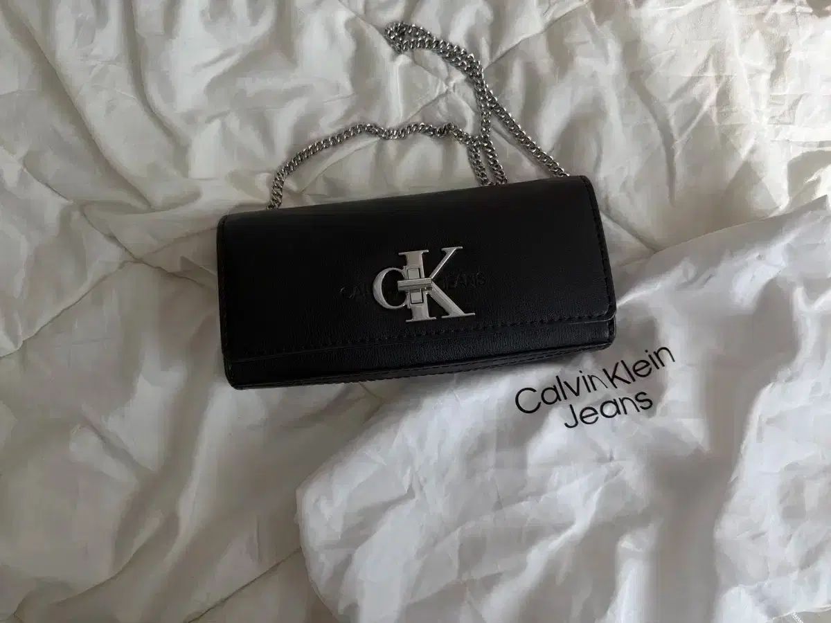 Calvin Klein カルバン クライン モノグラム HW チェーン クラッチバッグ