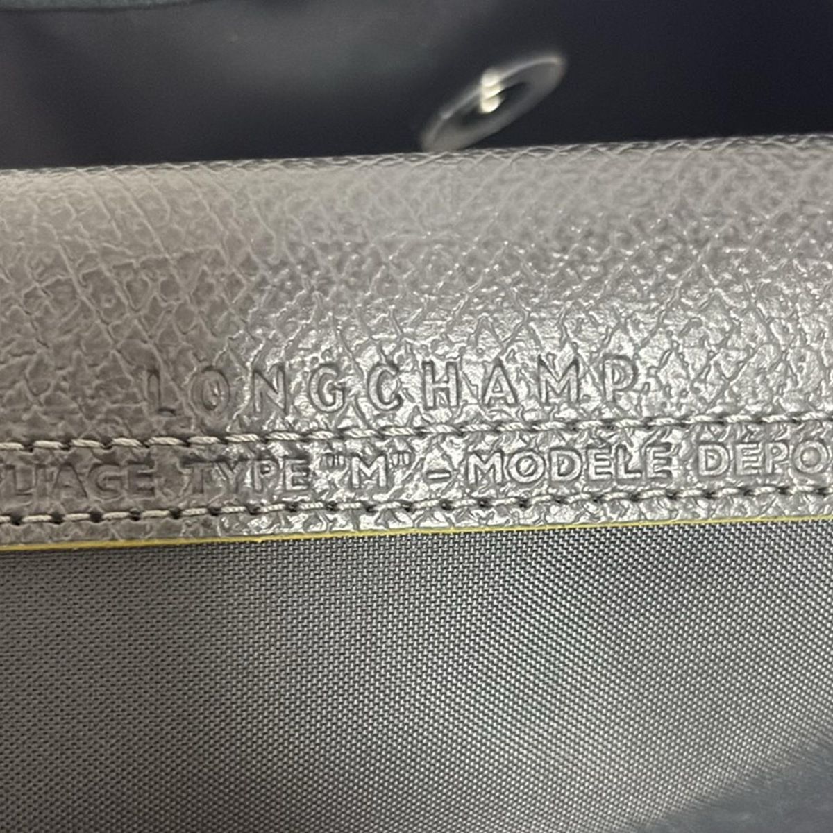 最新の LONGCHAMP ロンシャン ハンドバッグ ル プリアージュクラブ ダークグレー×ダークイエロー 折りたたみ レザー