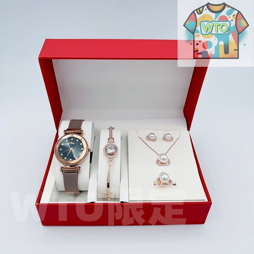 今日 Dior ディオール ダイヤモンドリングと星空マザーオパールの を特徴とする