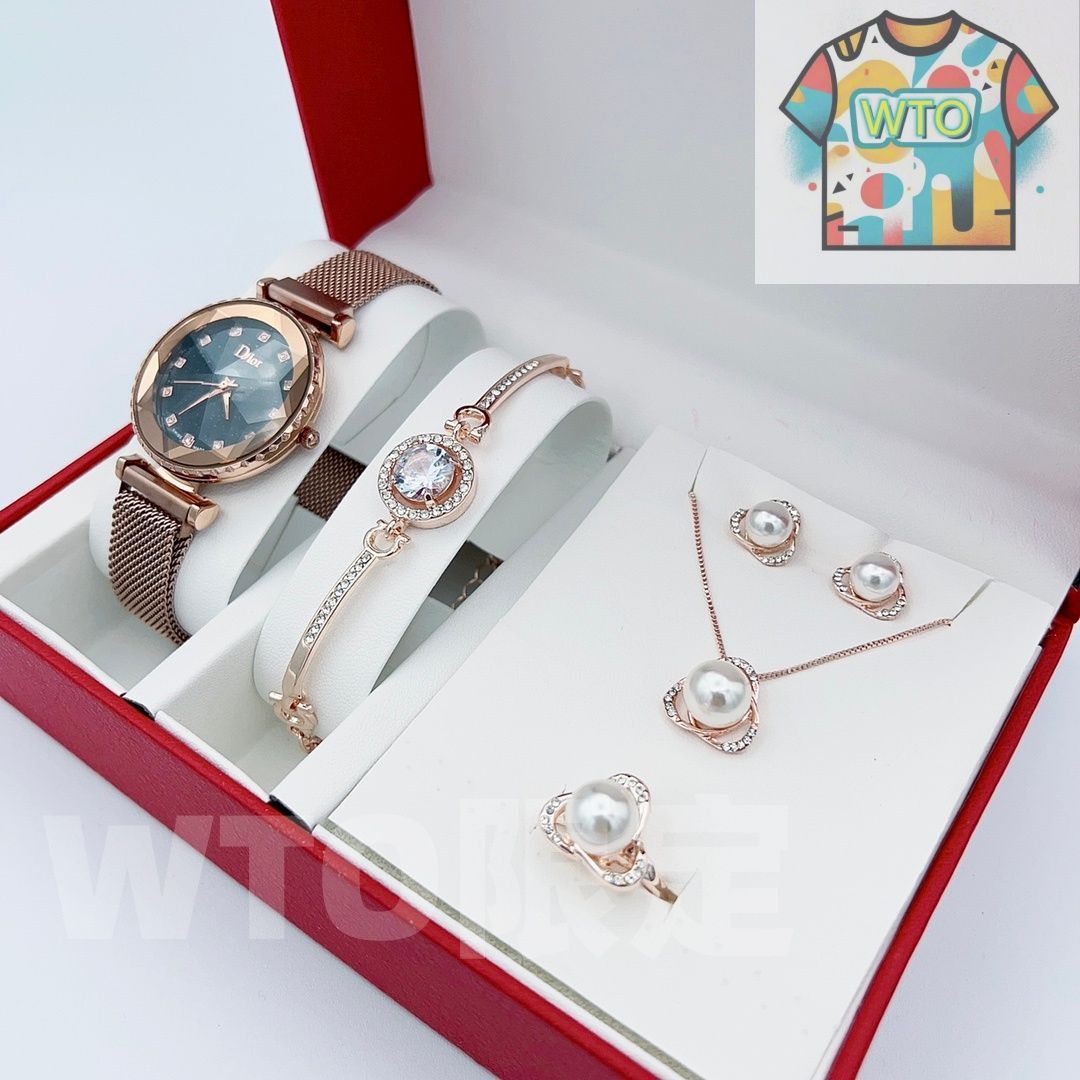 ディオール ダイヤモンドリングと星空マザーオパールの