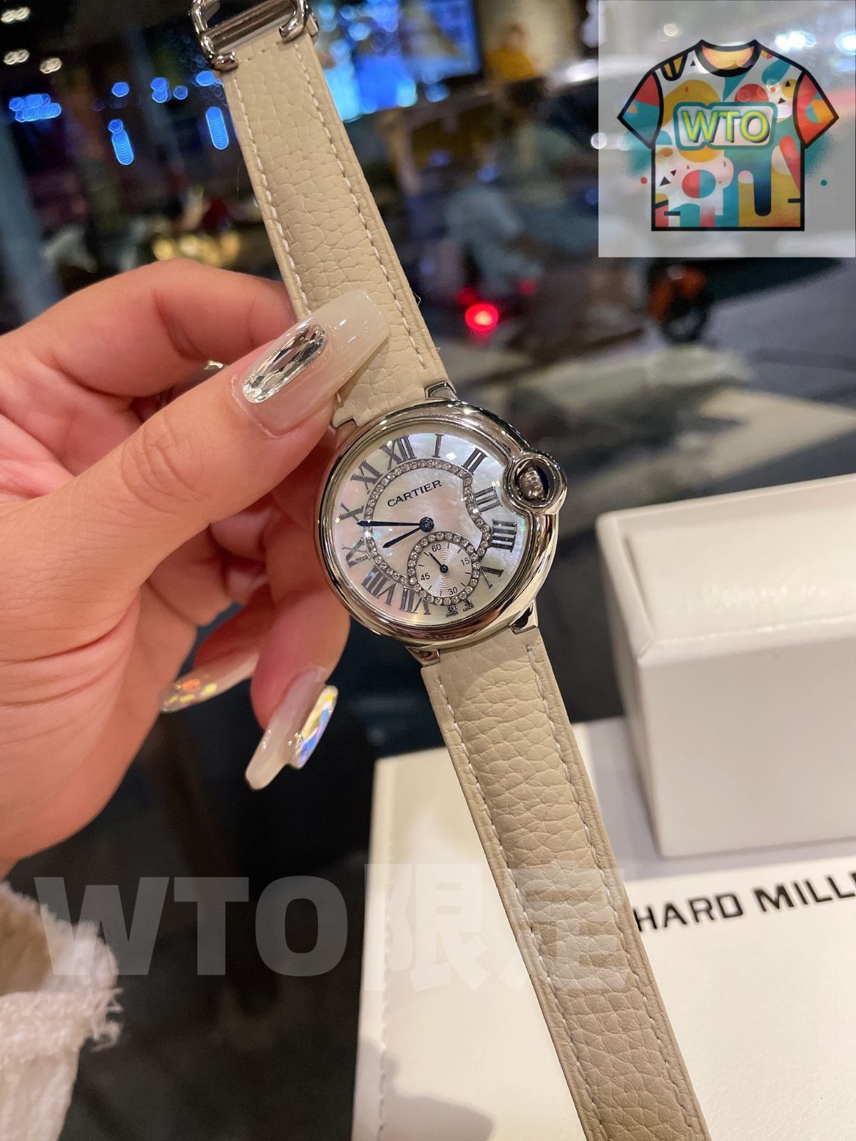 今日 Cartier カルティエ ブルーバルーン ダイヤモンドを 嵌し ゴールド調で 感に満ちる