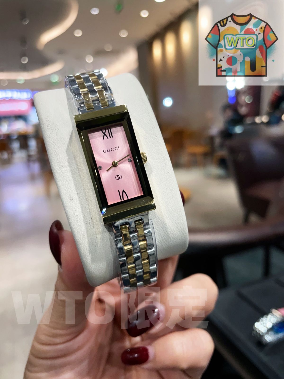  今日 Gucci グッチ ジーフレーム シリーズ エレガントな長方形ケースを特徴とする 腕時計(デジタル) 時計