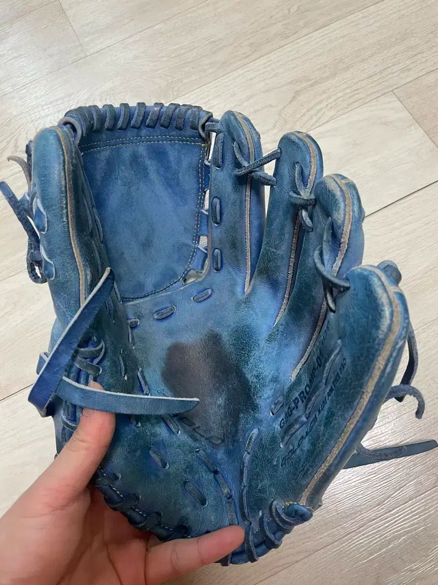  GOLD 投手用グローブ 35万円 その他 グローブ