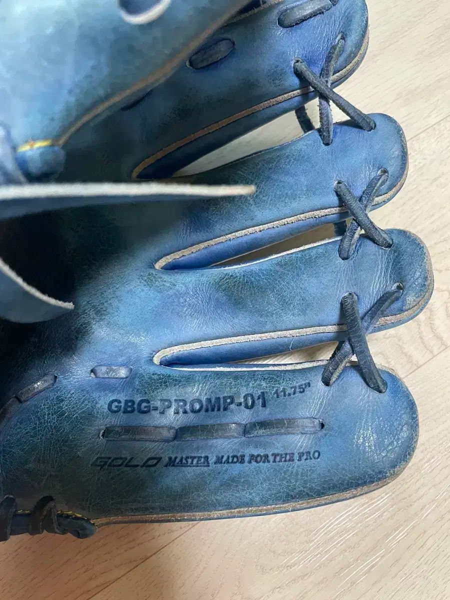 GOLD 投手用グローブ