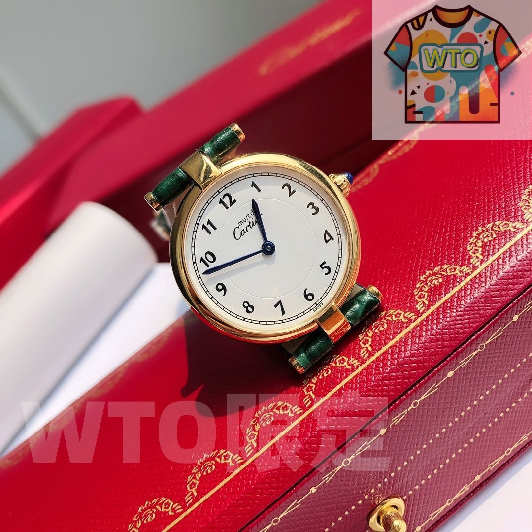 今日 Cartier カルティエ 円盤型 時計 サファイア製の竜頭が太陽の下で輝く