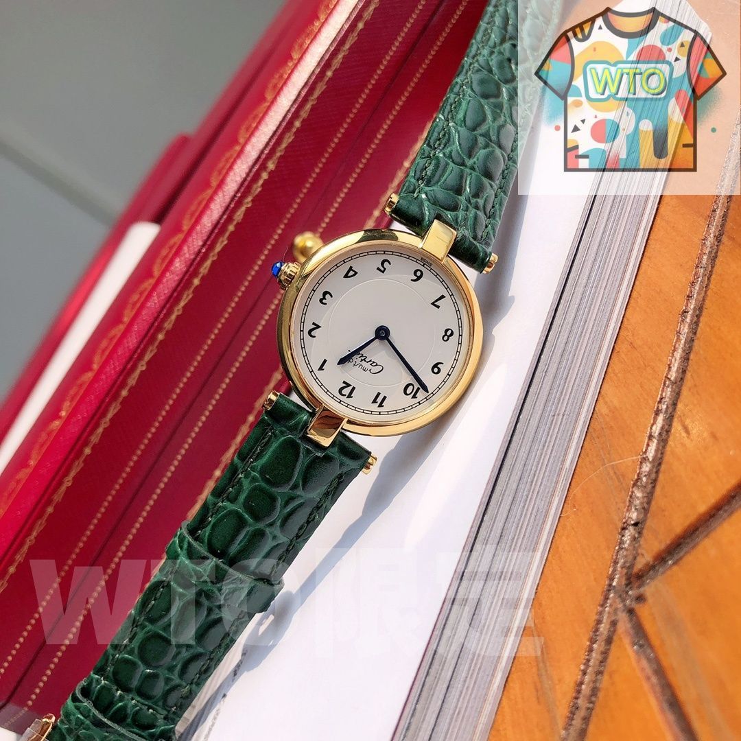  今日 Cartier カルティエ 円盤型 時計 サファイア製の竜頭が太陽の下で輝く 腕時計(デジタル) 時計