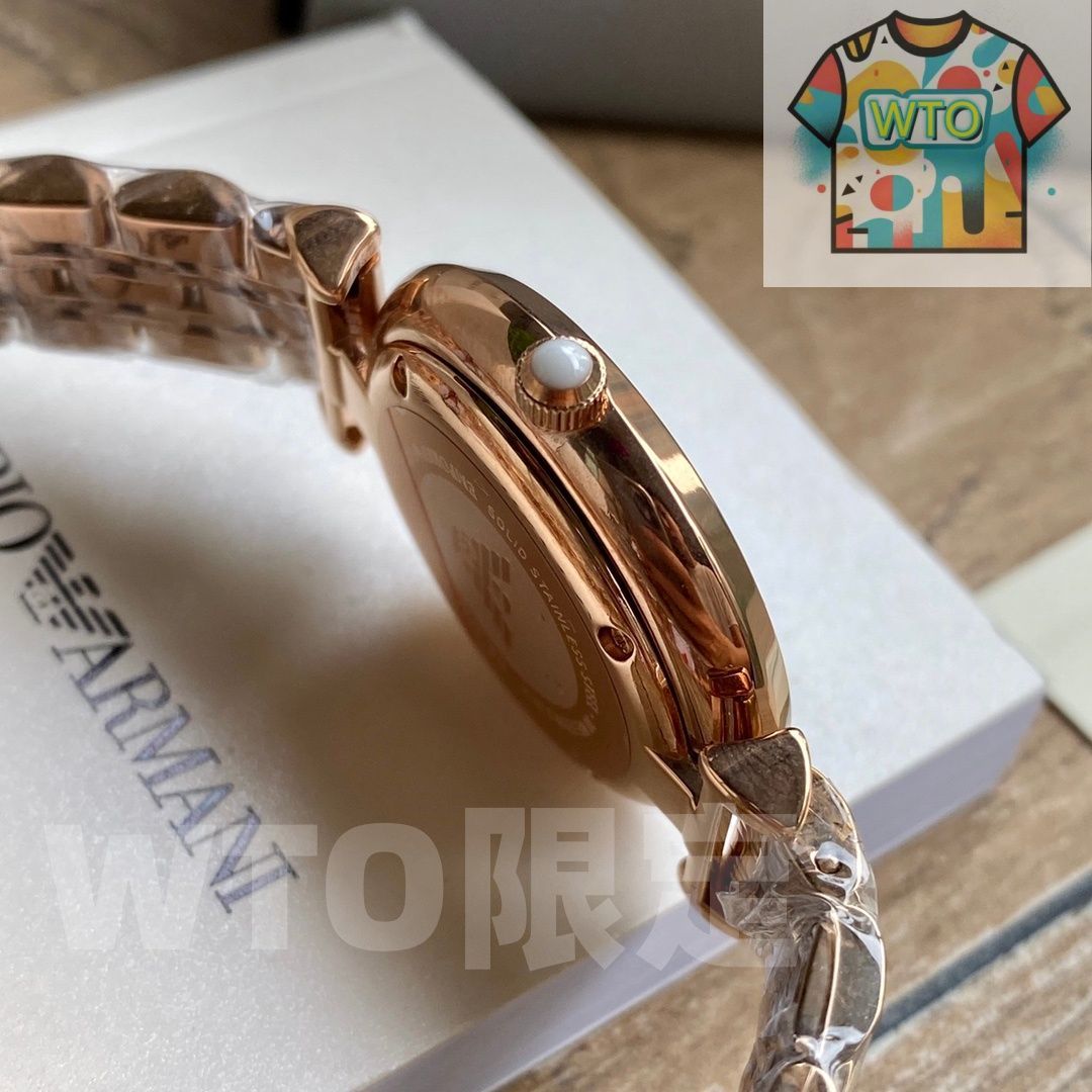 スワロフスキークリスタルを使用したクォーツ腕時計