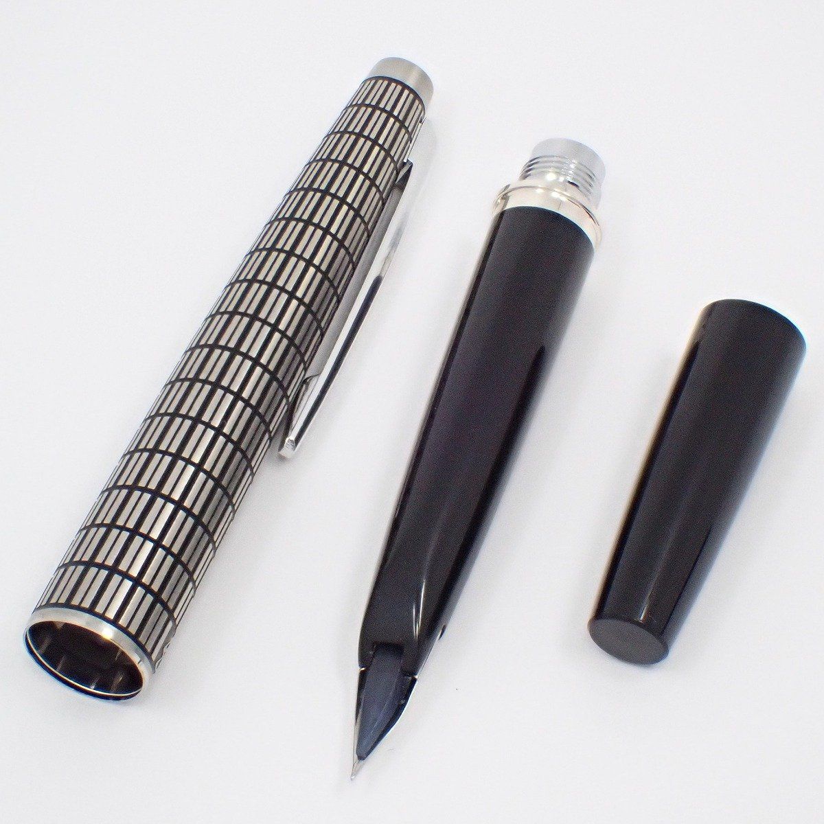 シルバー×ブラック